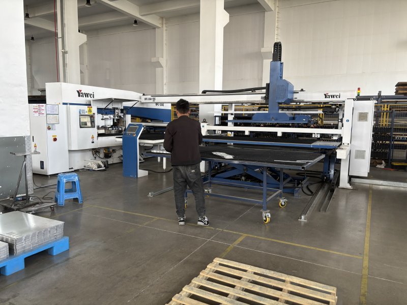 Fully automatic CNC punching machine