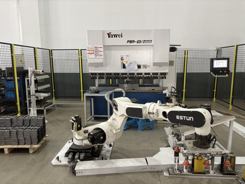 Mechanical arm bending machine